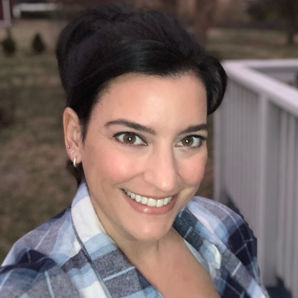 Meet your Posher, Kellie - Picture 1 of 2